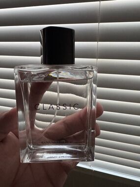 Banana Republic Classic Clear Glass Perfume Bottle with Black Cap